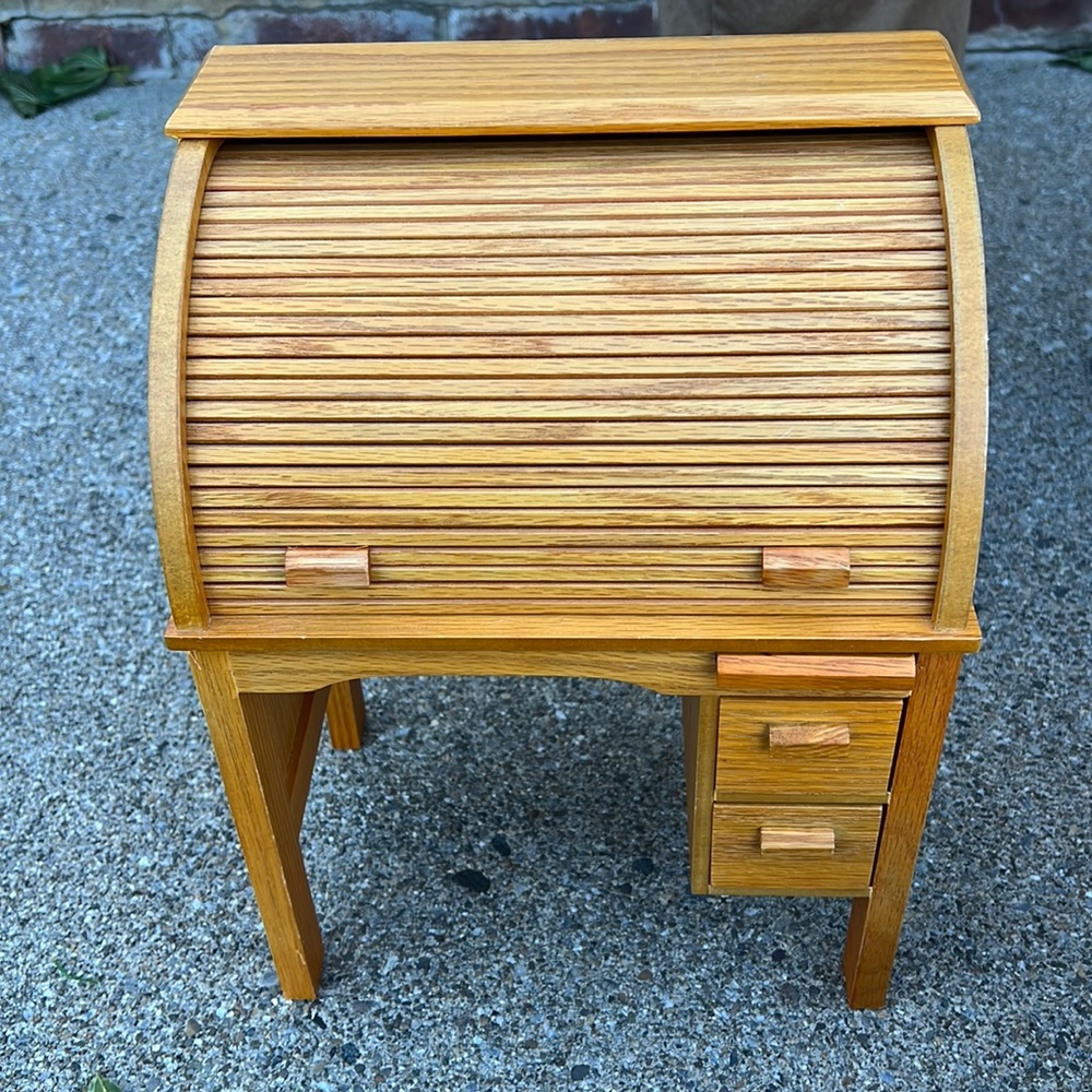 AMERICAN GIRL DOLL-KIT’S ROLL TOP DESK